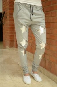 Spodnie dresowe z nadrukiem - srebrne gwiazdki